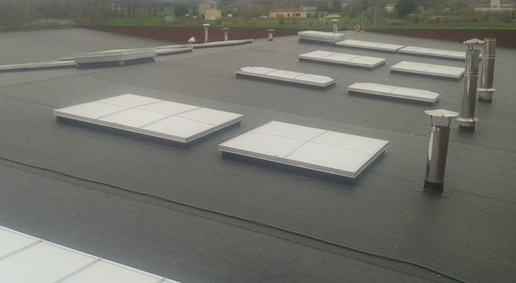 Pose membrane EPDM sur bâtiment industriel Lagrave